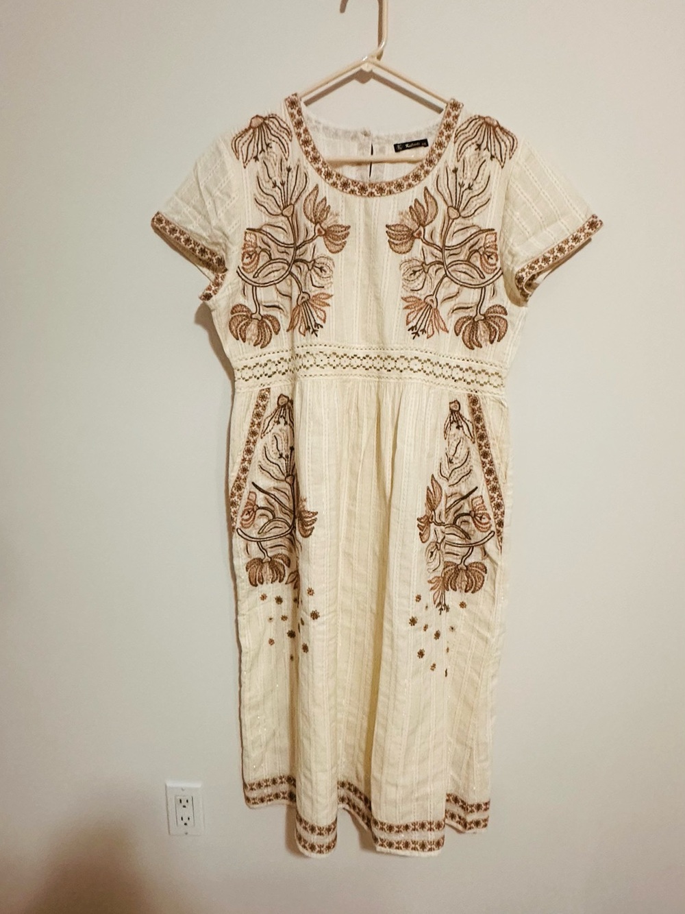 Cream Embroidered Short-Sleeve Midi Dress with two pockets. Size XXL or 23”